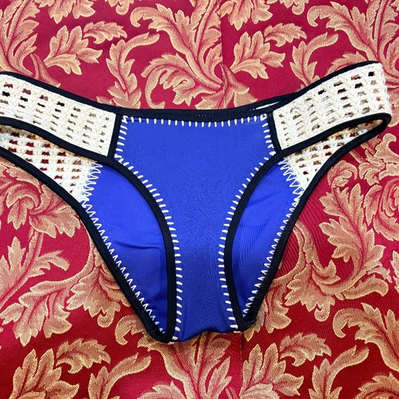 PINK Victoria's Secret Women's Bikini Size S/P Swim Suit Bottoms - Picture 1 of 3